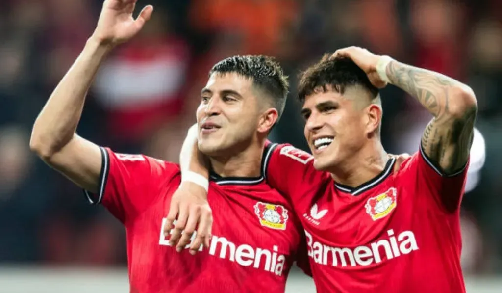 Exequiel Palacios y Piero Hincapie celebran un gol del Leverkusen: Getty Images