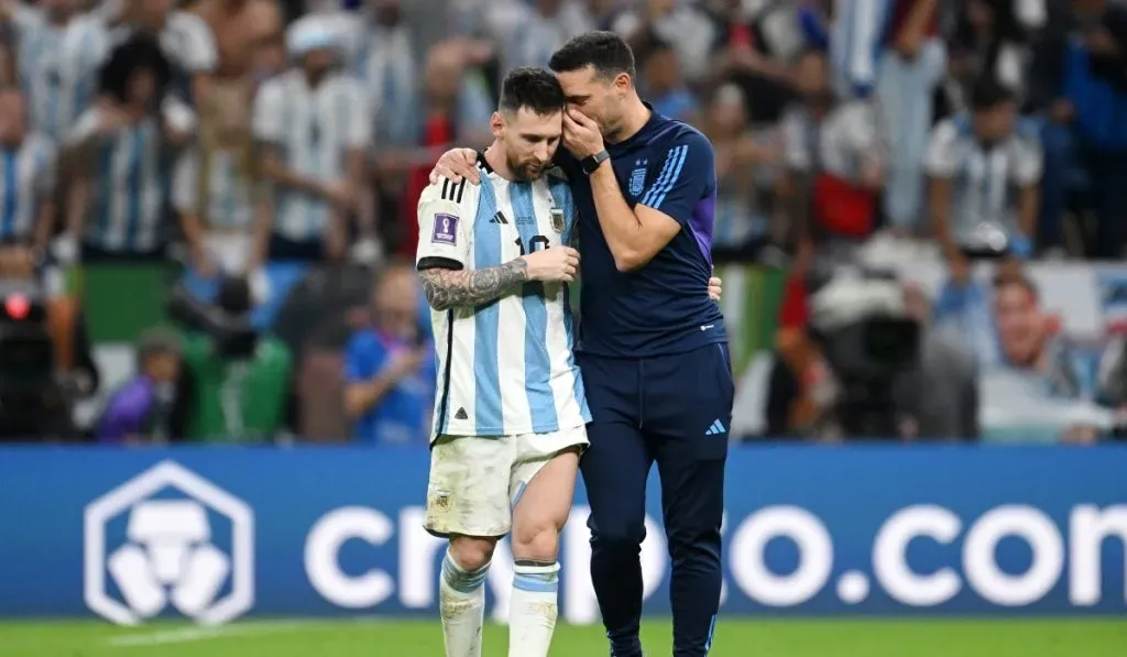 Lionel Scaloni y Lionel Messi tras los penales ante Países Bajos en Qatar 2022: Getty Images