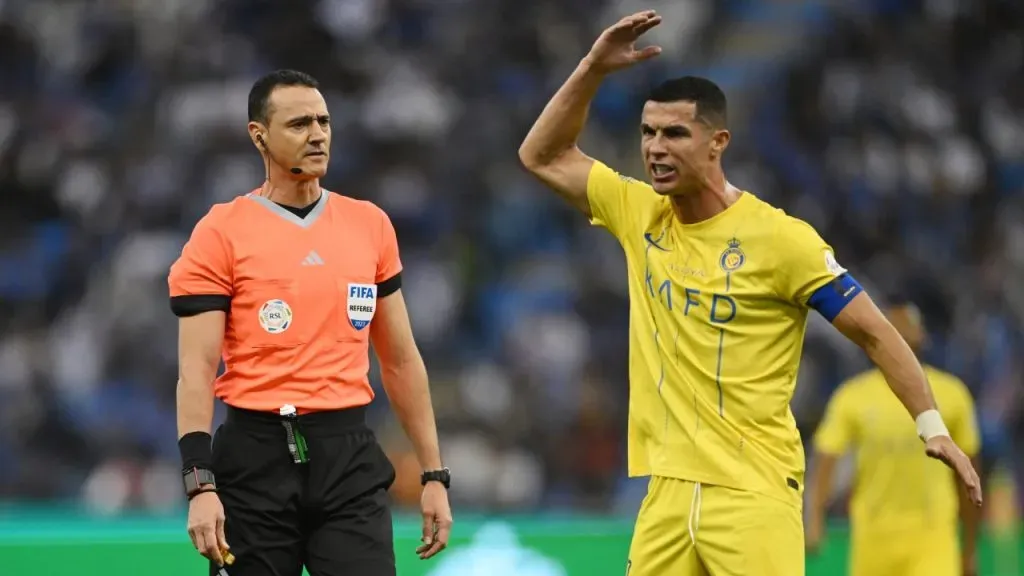 Cristiano Ronaldo y uno de sus tantos reclamos a Wilmar Roldán