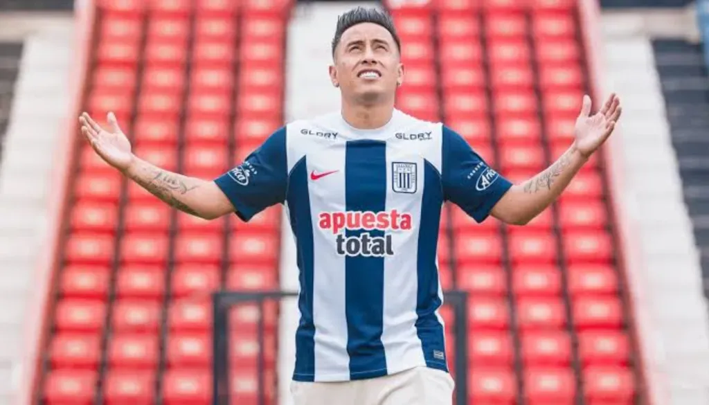 Cueva cuando fue presentado en Alianza. (Foto: Alianza Lima Prensa)