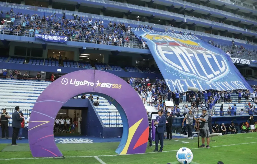 Por este tipo de banderas Emelec fue nuevamente multado en la LigaPro. (Foto: API)