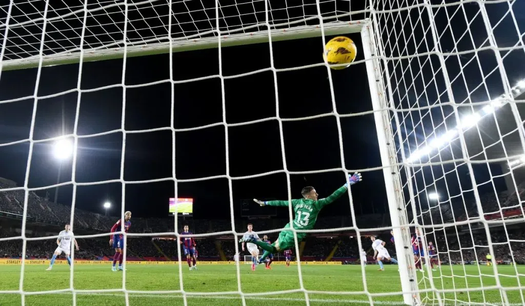 El golazo de Miguel Gutiérrez ante Iñaki Peña: Getty Images
