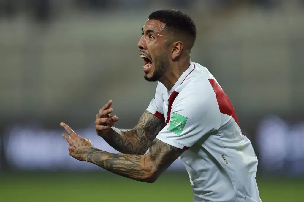 Sergio Peña celebrando un gol con la Selección Peruana a Chile. (Foto: Getty).
