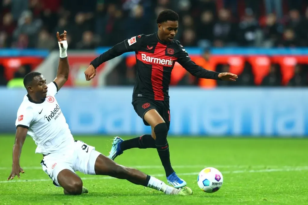 William Pacho destacó en el último partido de la Bundesliga, donde perdió su equipo. (Foto: GettyImages)