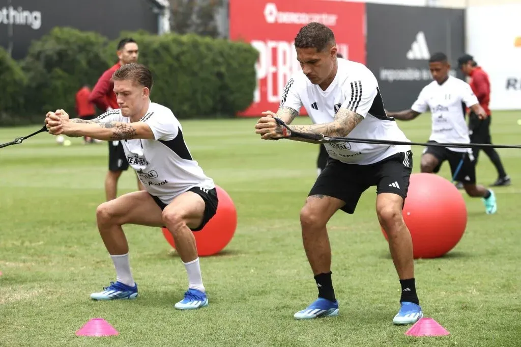 Oliver Sonne entrenando junto a Paolo Guerrero en la Selección Peruana. (Foto: Selección Peruana).