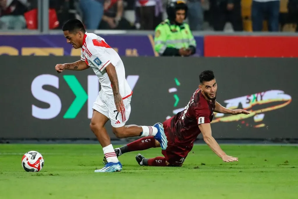 Joao Grimaldo jugando contra Venezuela. (Foto: Getty).
