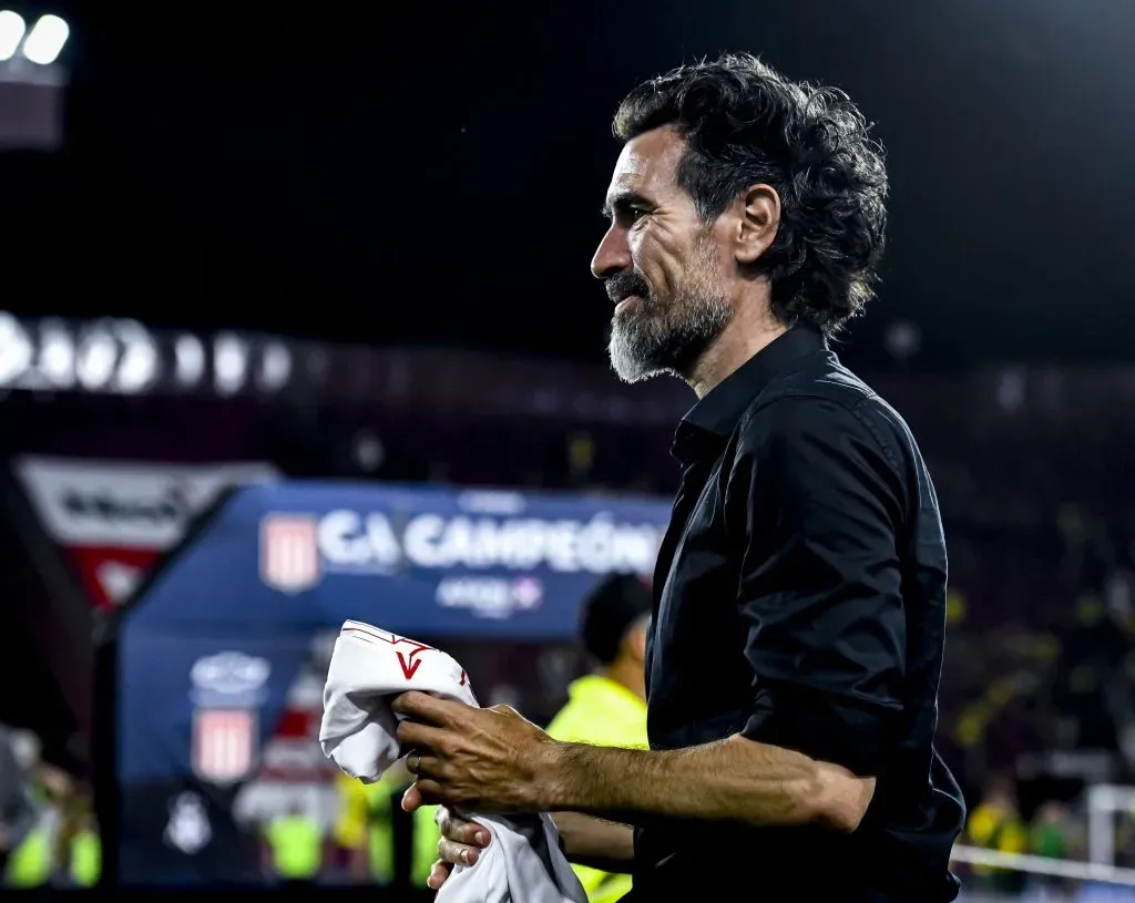 LANUS, ARGENTINA – DECEMBER 13: Eduardo Dominguez coach of Estudiantes de La Plata smiles after winning the final match of Copa Argentina 2023 between Estudiantes and Defensa y Justicia at Estadio Ciudad de Lanus (La Fortaleza) on December 13, 2023 in Lanus, Argentina. (Photo by Marcelo Endelli/Getty Images)