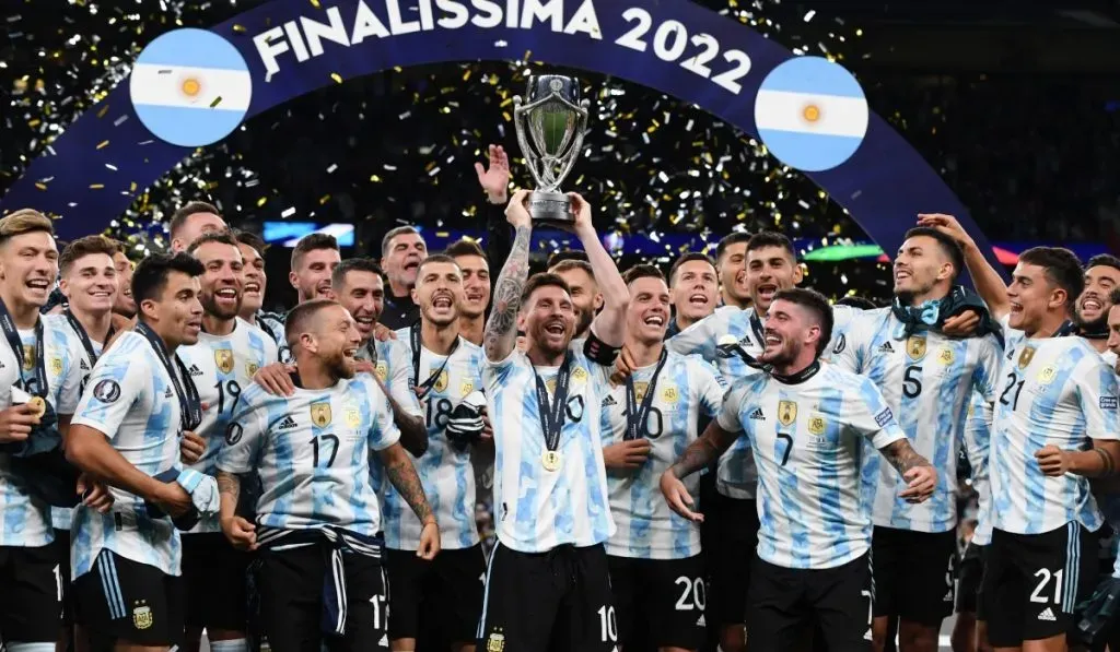 Lionel Messi levanta el titulo de Argentina en la Finalissima: Getty Images