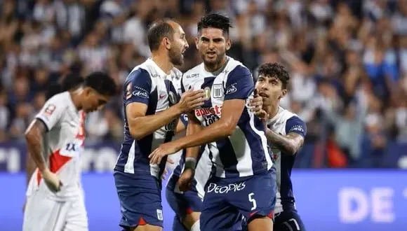 Carlos Zambrano y Hernán Barcos celebrando gol con Alianza Lima. (Foto: Grupo El Comercio).