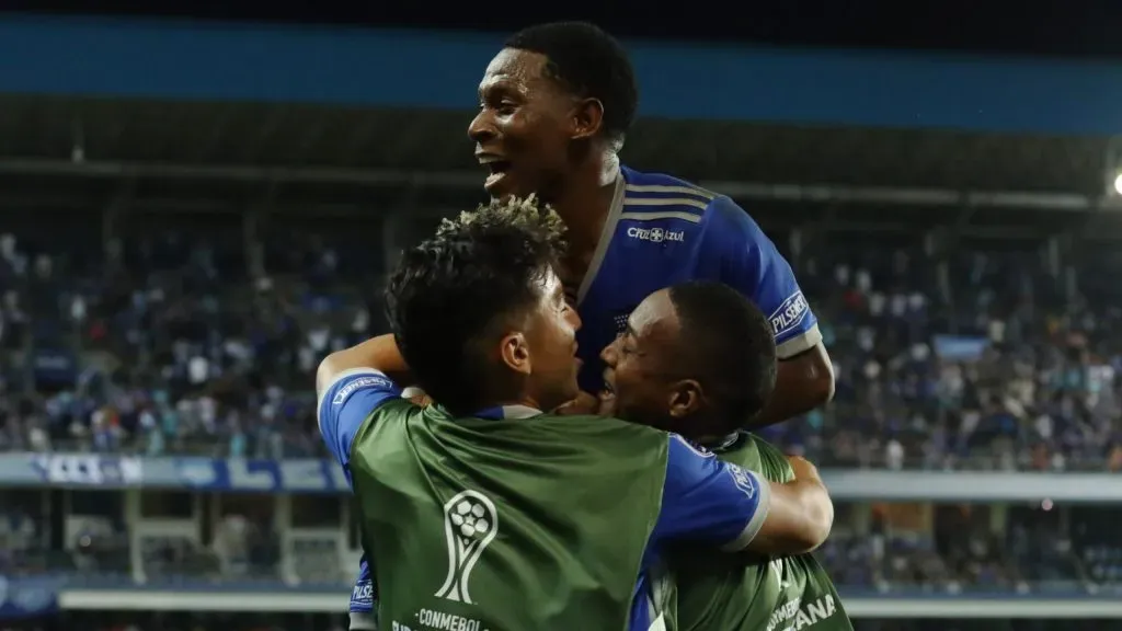 Emelec alista su once para el 2024 sin varios jugadores del presente año. Foto: API.