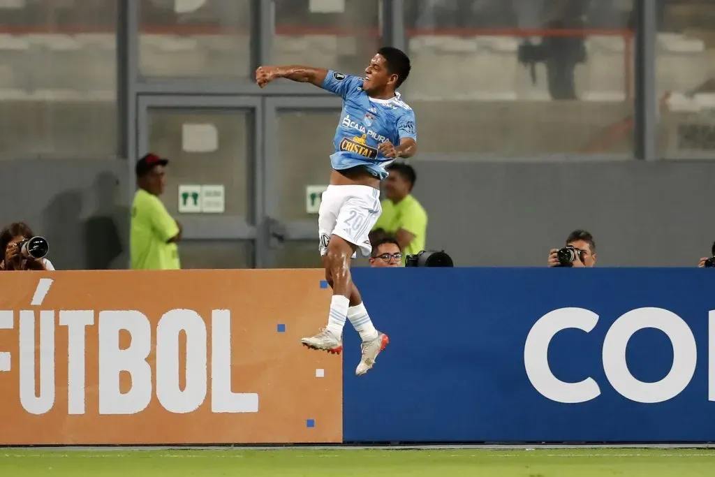 Grimaldo celebrando un gol con Cristal. (Foto: Sporting Cristal Prensa)