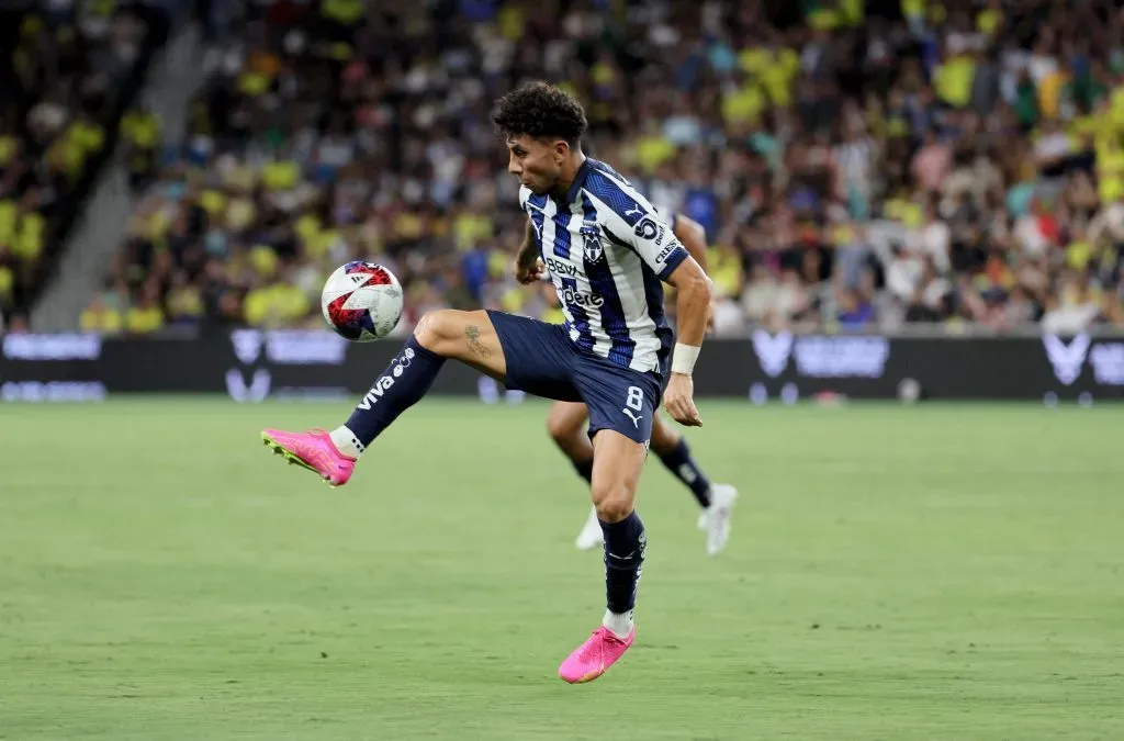 Joao Rojas no pudo demostrar el nivel que venía teniendo en Emelec con la camiseta de Monterrey. (Foto: GettyImages)