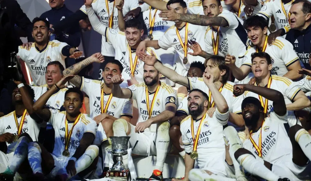 Los hombres de Carlo Ancelotti festejan el título de Supercopa ganado anoche ante Barcelona: Getty Images