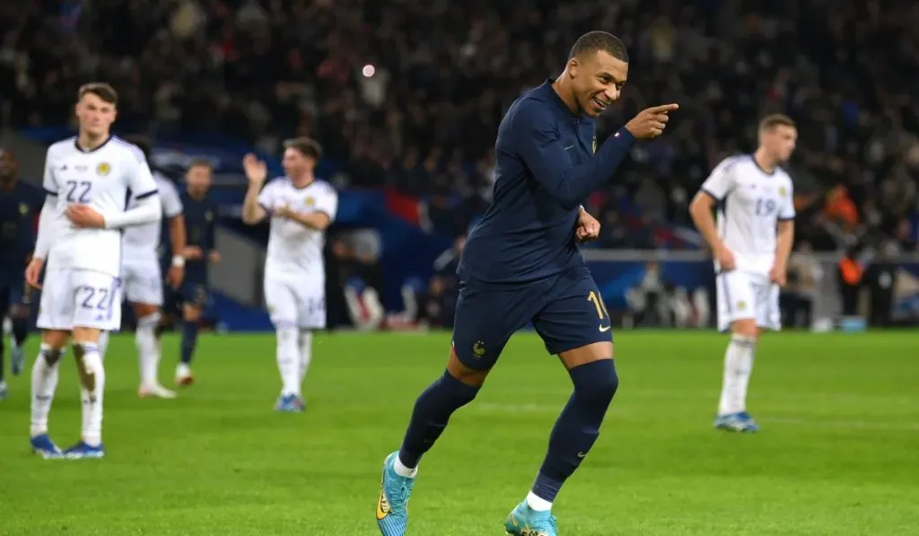 Kylian Mbappé celebra uno de sus tantos con la selección francesa: Getty Images