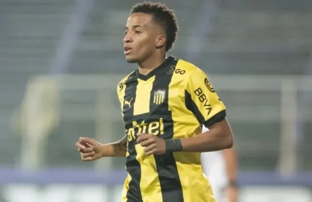 Byron Castillo llegó a Peñarol a inicios de este 2024. (Foto: Futbolecuador)