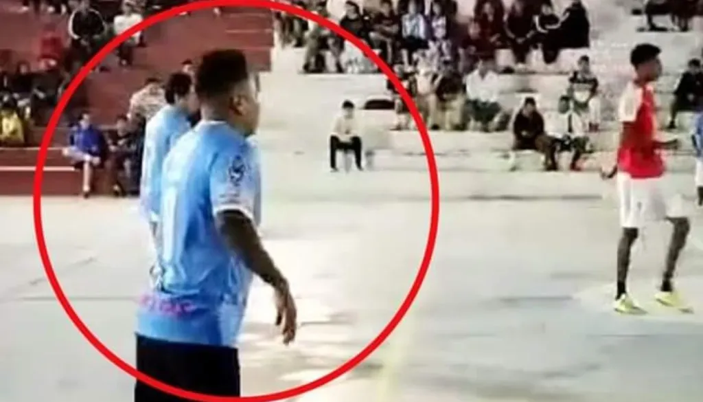 Cueva jugando una pichanga. (Foto: Captura de pantalla)