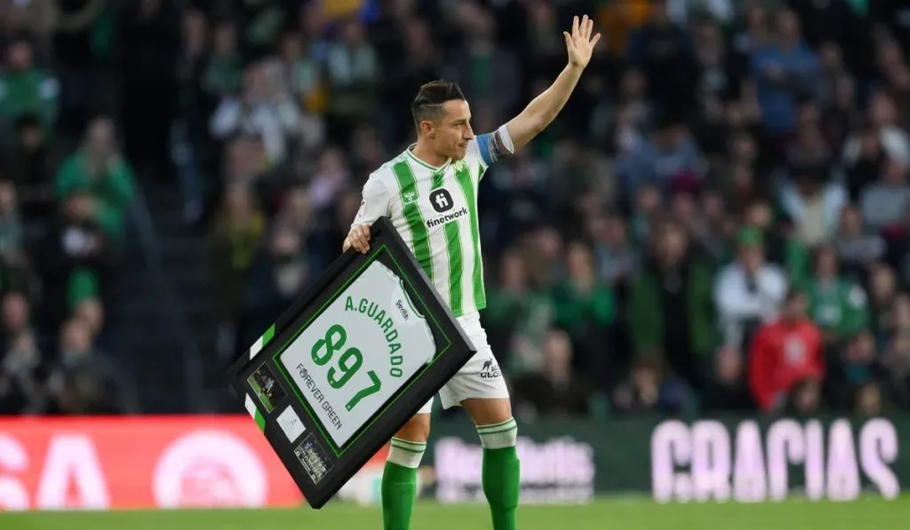 Andrés Guardado y el homenaje que le dio Real Betis tras el choque ante Barcelona: Getty Images