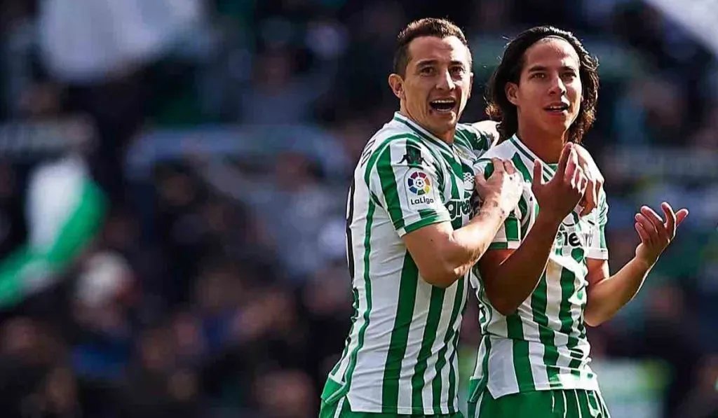 Andrés Guardado, Diego Lainez en uno de sus encuentros en Real Betis: Getty Images