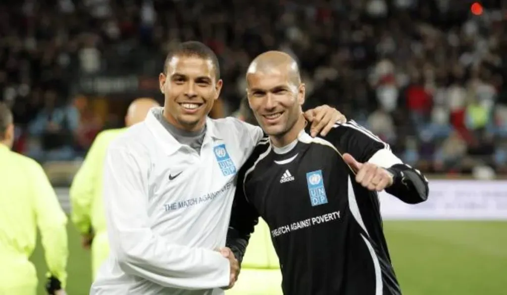 Zinedine Zidane con Ronaldo en un amistoso por Marsella: Getty Images