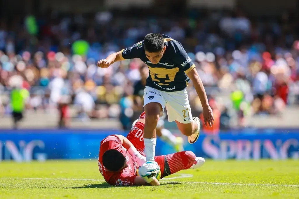 Piero Quispe jugando contra el Puebla de México. (Foto: Getty).