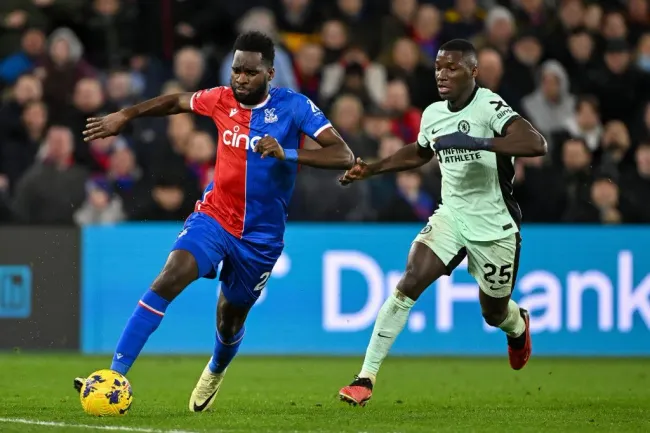 Moisés Caicedo nuevamente ha sido muy criticado en Inglaterra. (Foto: GettyImages)
