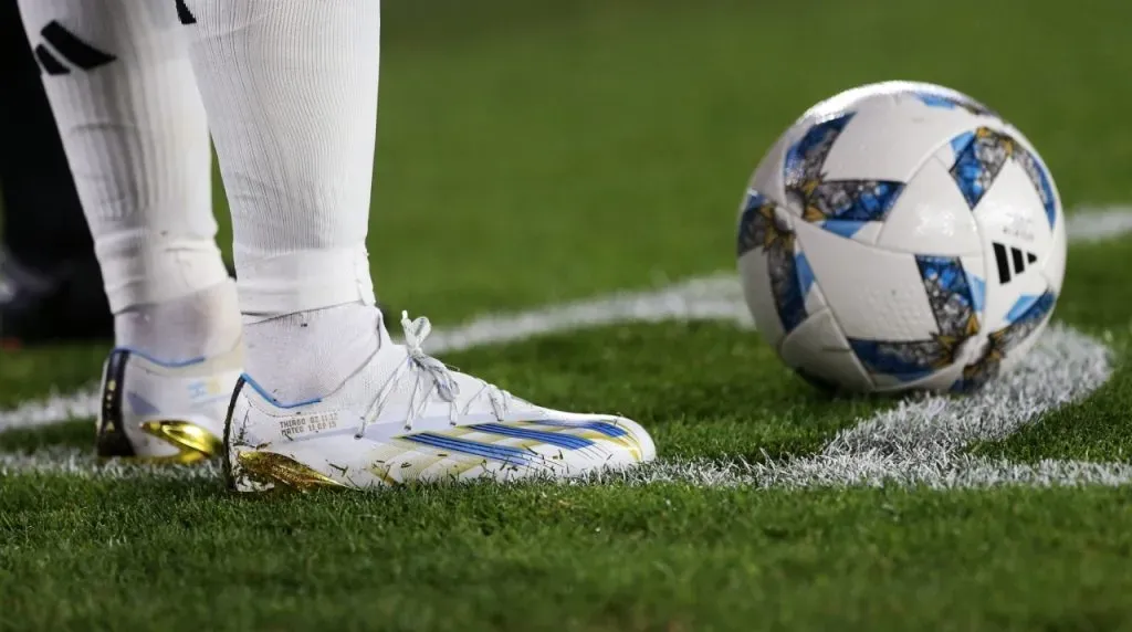 Un córner de Messi en Argentina vs. Paraguay. (Foto: Getty Images)