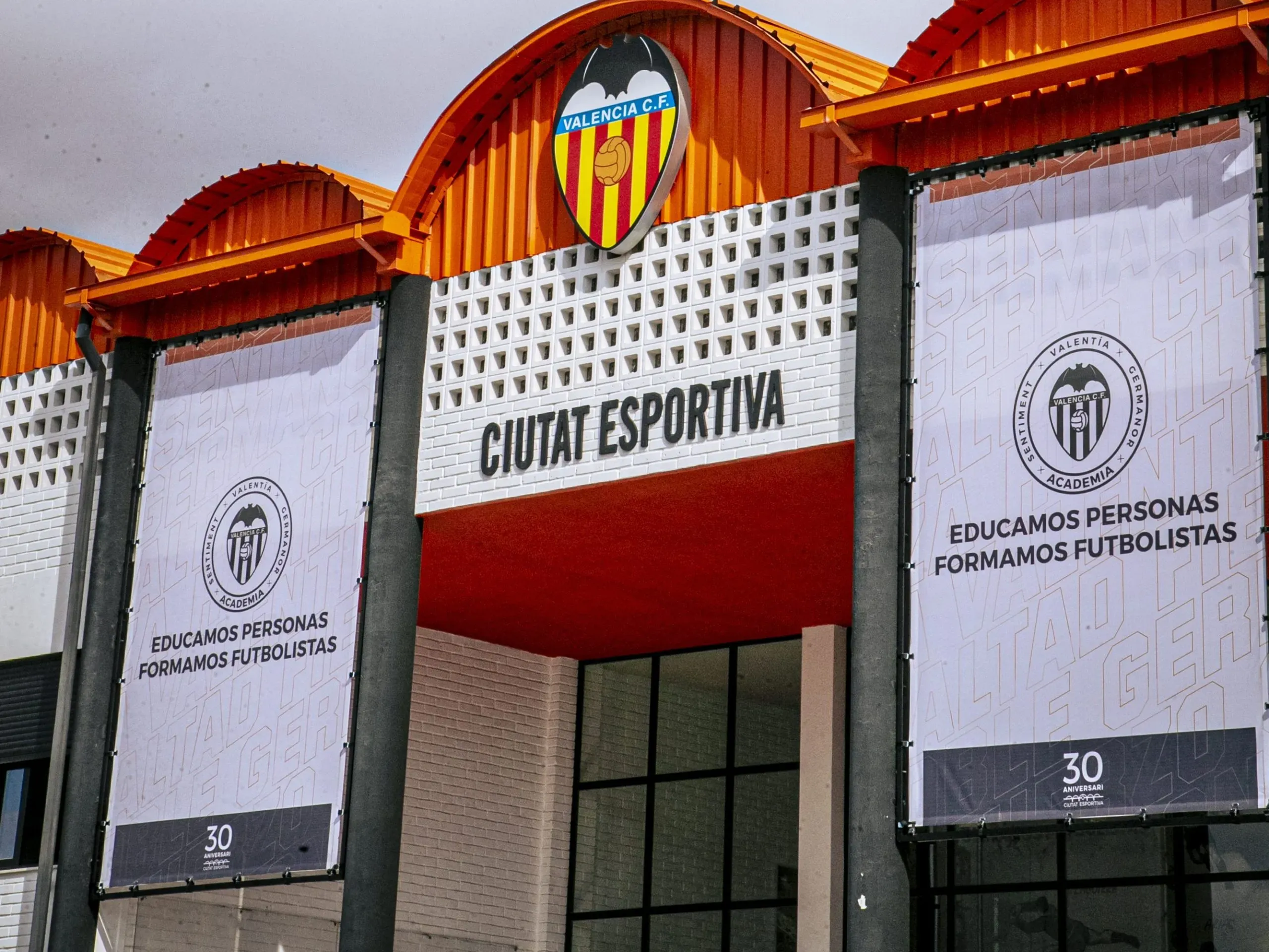 La Ciudad Deportiva de Paterna, en las afueras de Valencia: allí se entrenan los equipos, hay una residencia para juveniles y el estadio donde juega el equipo femenino y el Valencia Mestalla. (Foto: Prensa Valencia CF)
