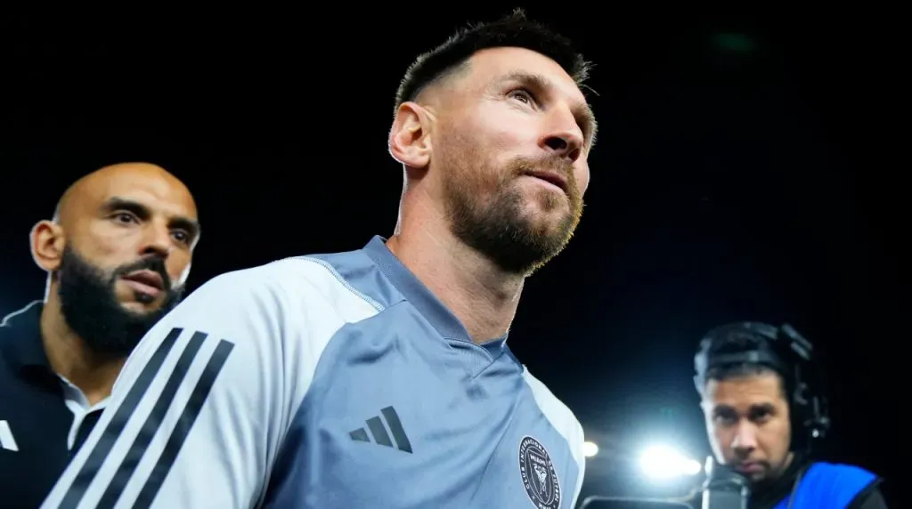 Yassine Cheuko y Lionel Messi. (Foto: Getty Images)