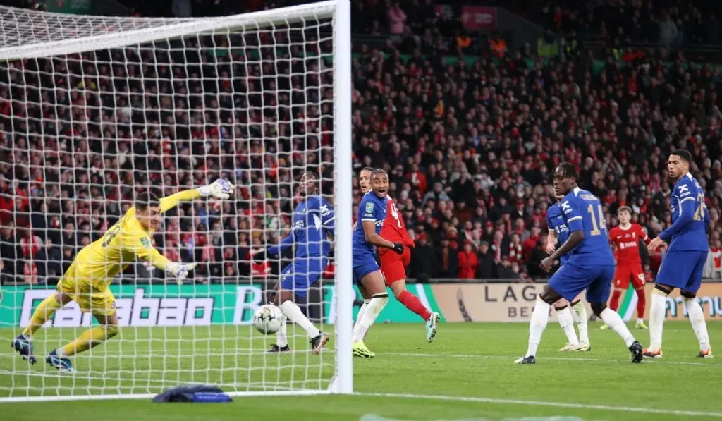 El cabezazo de Virgil Van Dijk ante Chelsea de Pochettino: Getty Images