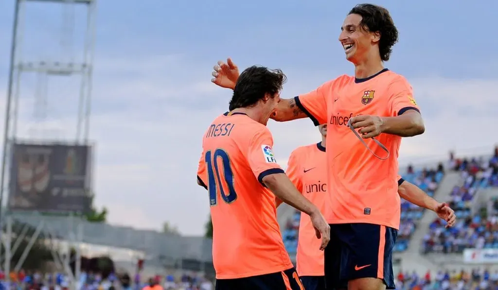Zlatan Ibrahimovic y Messi en sus tiempos por Barcelona: Getty Images