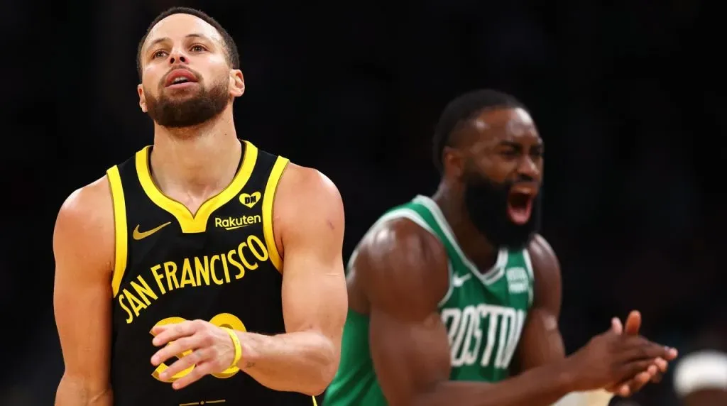 Stephen Curry y Jaylen Brown. (Foto: Getty Images)