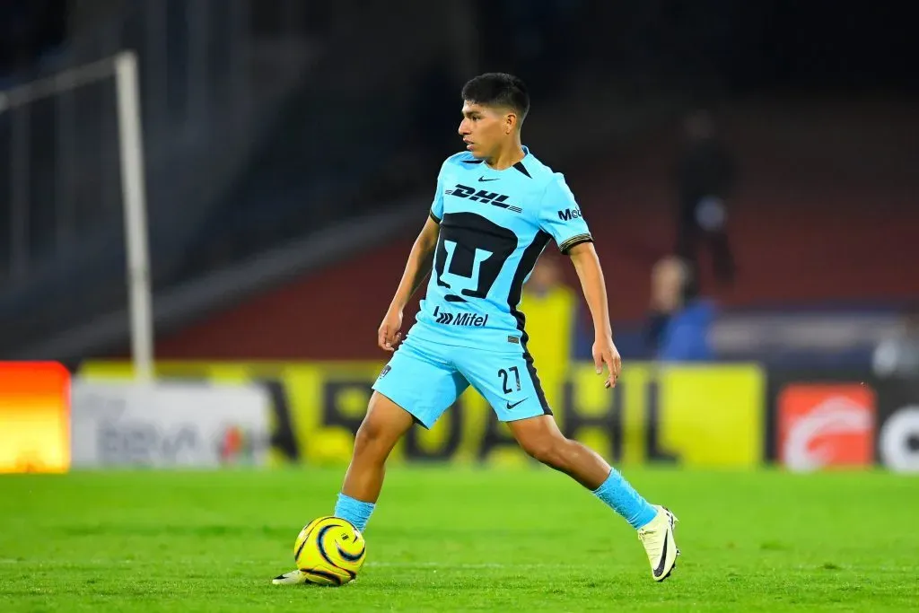 Piero Quispe jugando con los Pumas de la UNAM. (Foto: IMAGO).