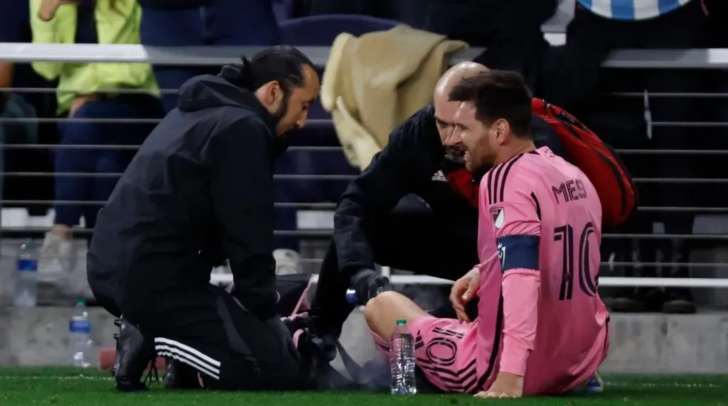 Messi tras la patada que recibió vs Nashville. (Foto: Imago)