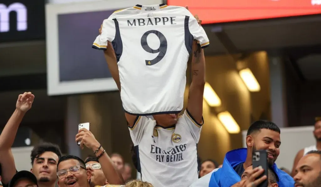 Camiseta de Mbappé expuesta en la pretemporada de Real Madrid: IMAGO