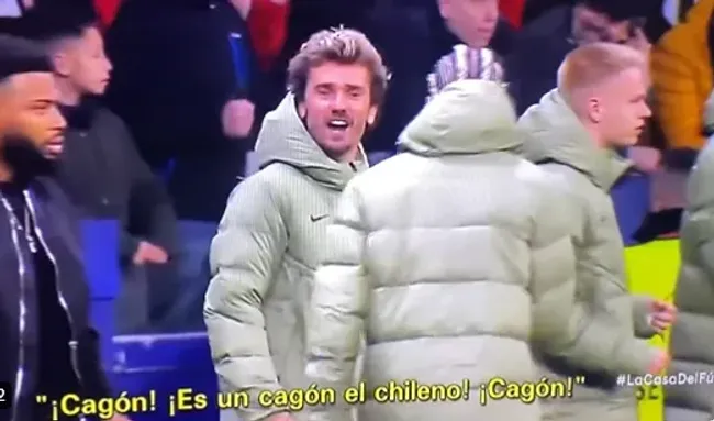 El momento del insulto de Antoine Griezmann a Alexis Sánchez.