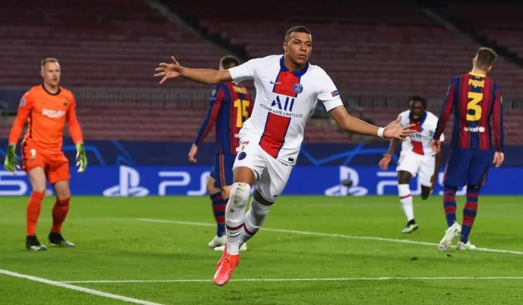 Mbappé marcó tres goles en su última visita al Barcelona: IMAGO