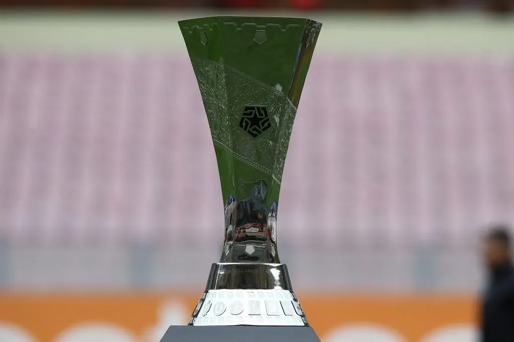 Trofeo de la temporada 2021 donde hubieron polémicas. (Foto: Liga 1).