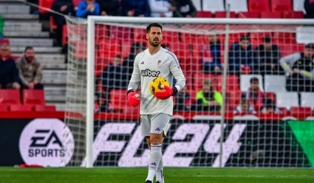 Augusto Batalla, titular de un Granada que busca dejar el descenso en LaLiga: IMAGO