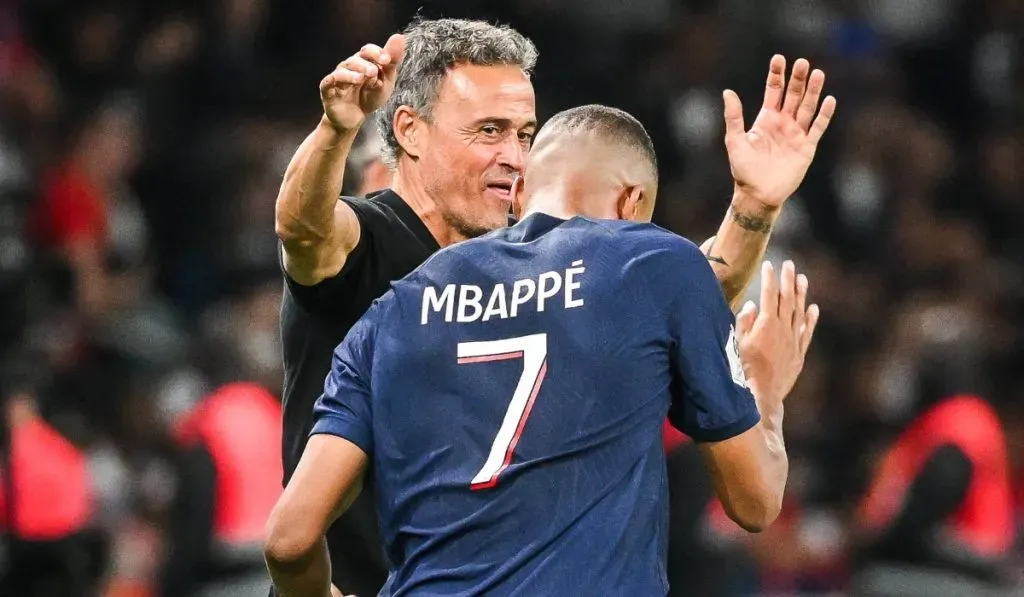 Luis Enrique junto a Mbappé en un encuentro del PSG: IMAGO
