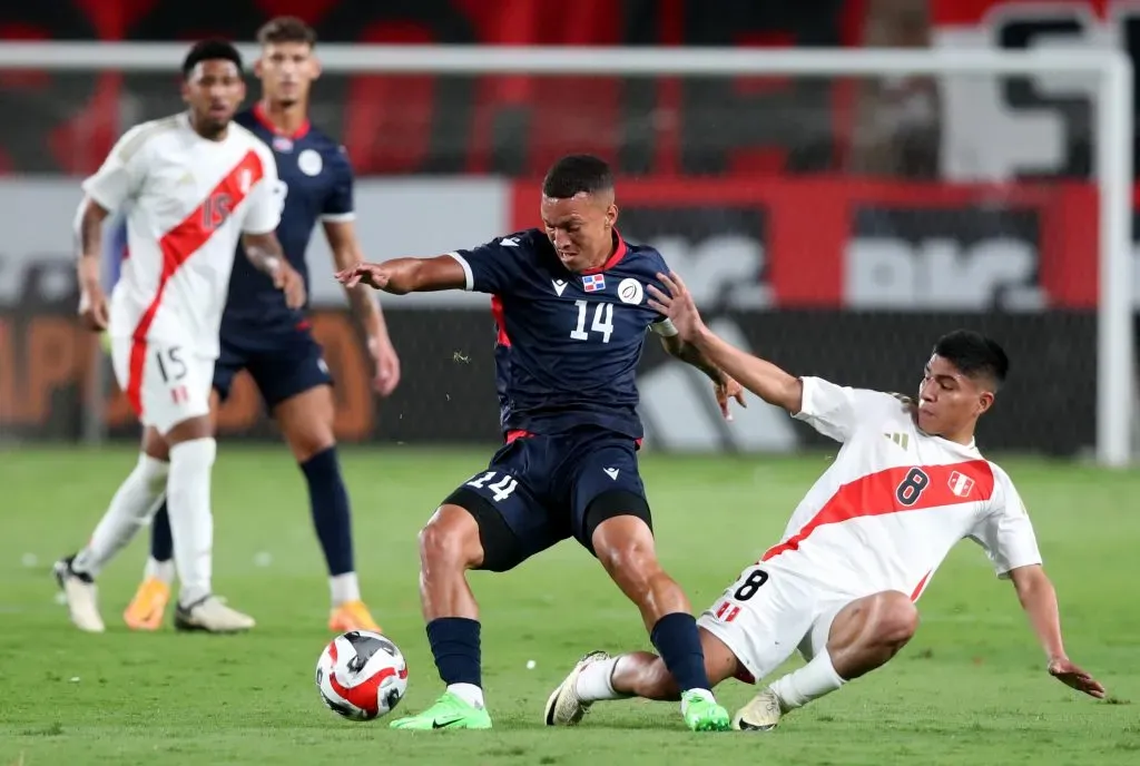Piero Quispe jugando contra República Dominicana. (Foto: Getty).