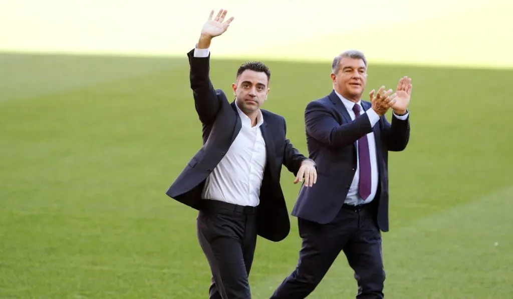 Xavi y Joan Laporta en la presentación del primero como DT del Barcelona: IMAGO