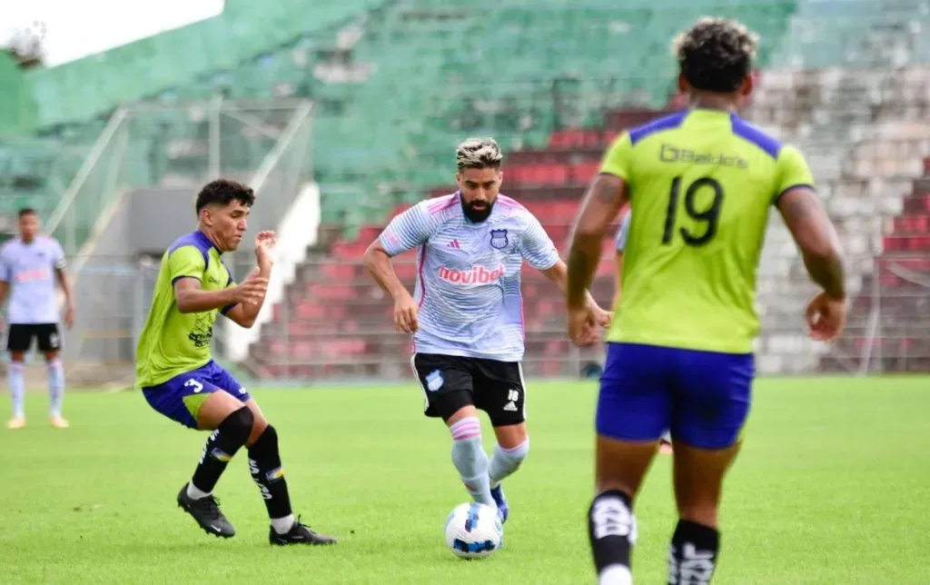 Fue ante Delfín, en febrero, donde Noboa recibió un golpe en la rodilla. (Foto: API)