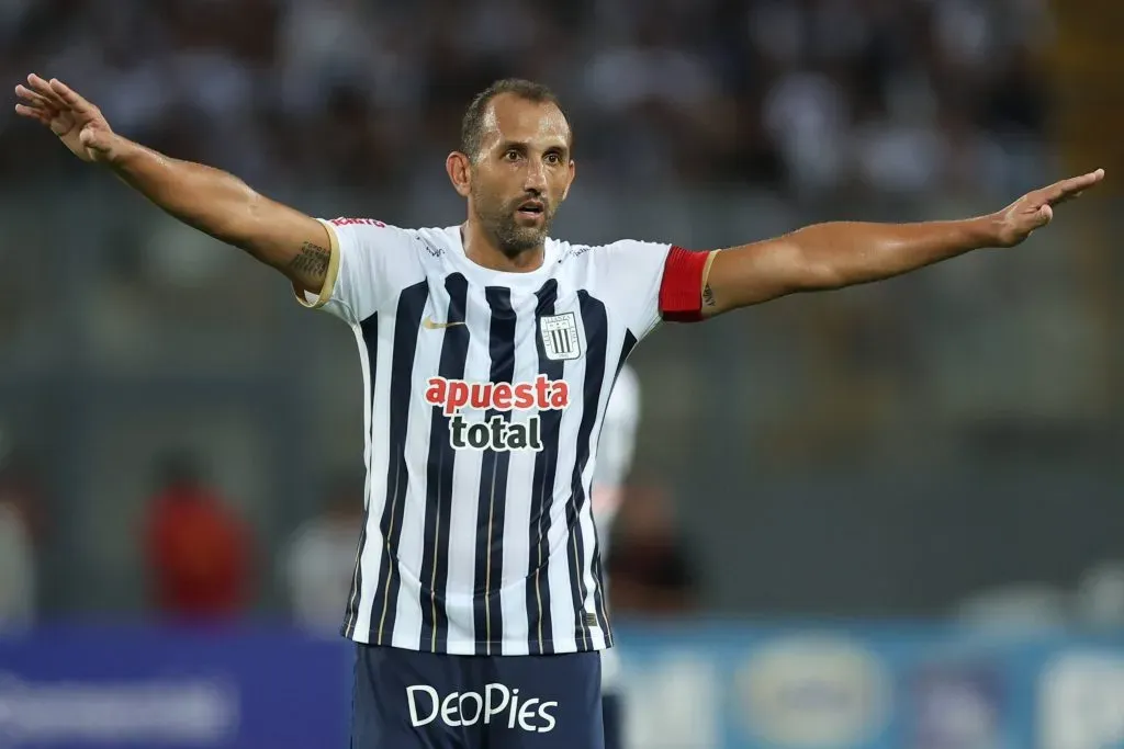 Hernán Barcos hoy es jugador de Alianza Lima hasta el 2025. Foto: IMAGO.