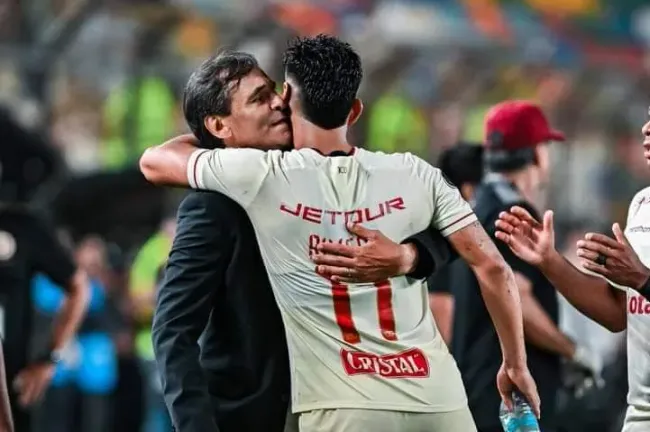 Fabián Bustos en un abrazo con José Rivera. (Foto: Twitter),