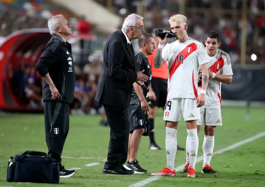 Jorge Fossati y Oliver Sonne en la Selección Peruana. (Foto: IMAGO).