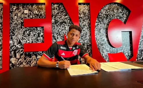 Adriano Neciosup firmó por Flamengo. (Foto: Flamengo Prensa)