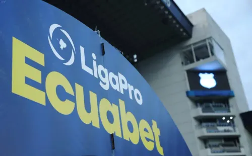 Emelec fue a la reunión con la FEF. (Foto: IMAGO)