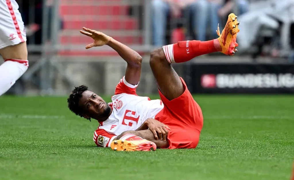 El momento en el que Kingsley Coman se retorcía de dolor por la lesión que lo apartará del choque con el Arsenal.