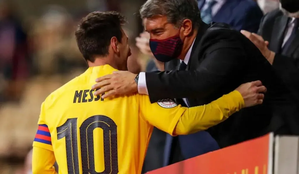 Joan Laporta y Lionel Messi durante la celebración de la Copa del Rey del 2021: IMAGO