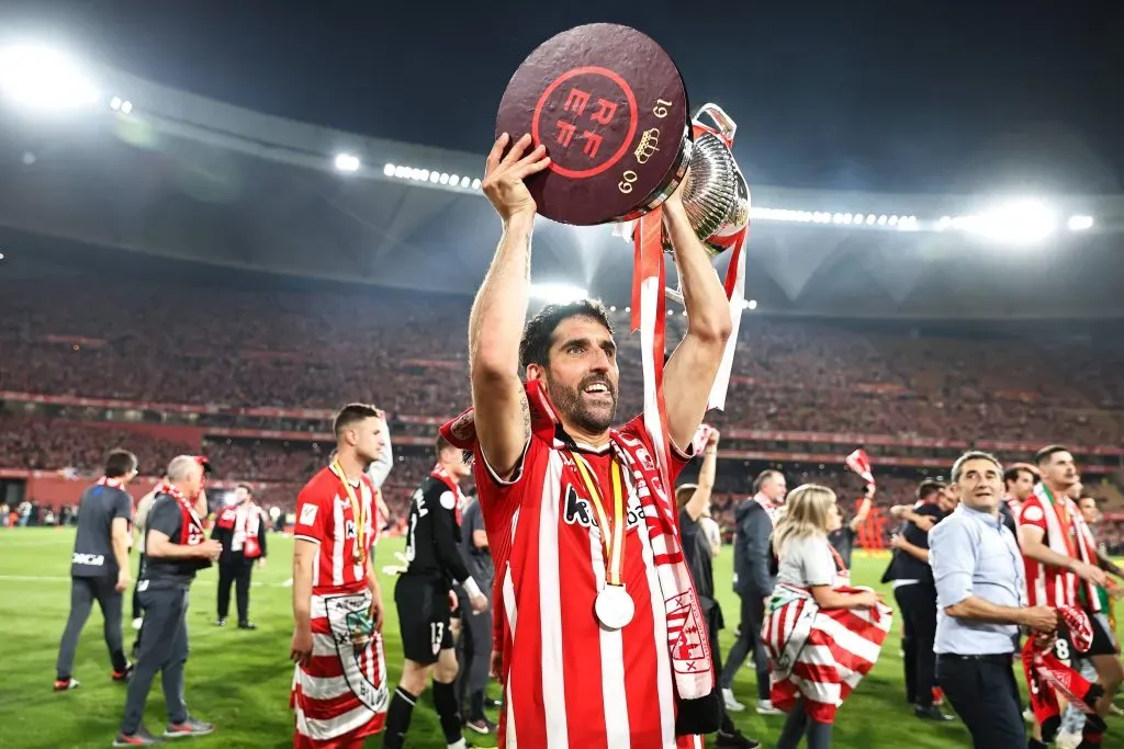 Raul Garcia con la Copa del Rey, su último título como profesional.